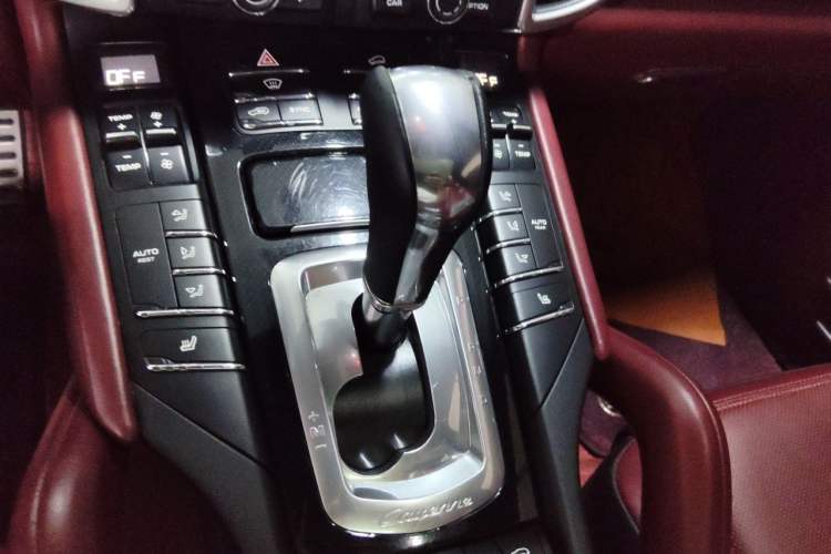 Used Porsche Cayenne 2014 Cayenne Platinum Edition 3.0T Gear Lever