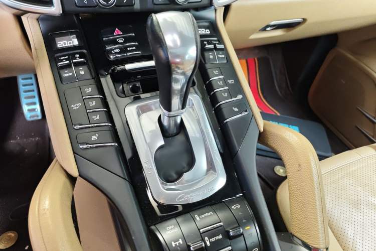 Used Porsche Cayenne 2014 Cayenne Platinum Edition 3.0T Gear Lever