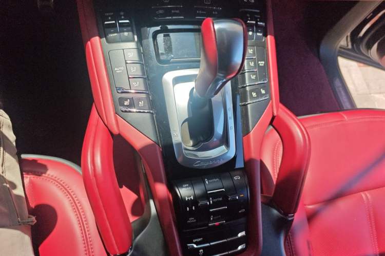 Used Porsche Cayenne 2014 Cayenne Platinum Edition 3.0T Gear Lever