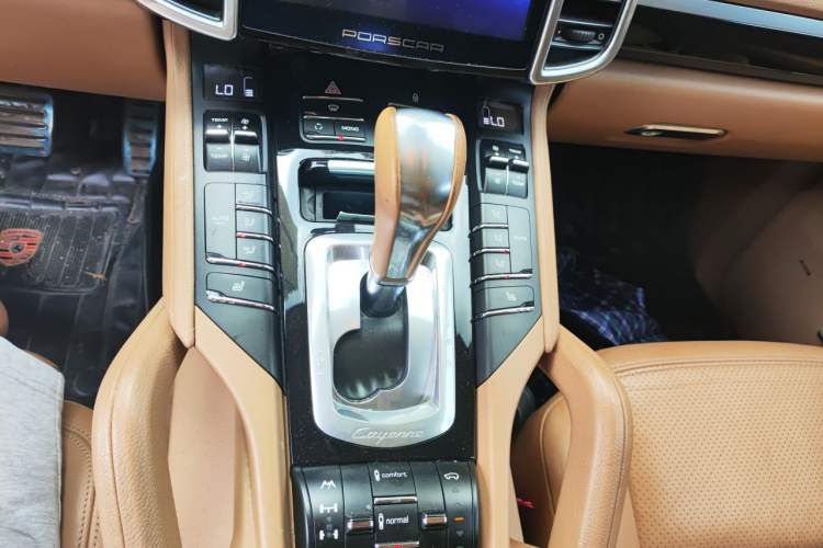 Used Porsche Cayenne 2014 Cayenne Platinum Edition 3.0T Gear Lever
