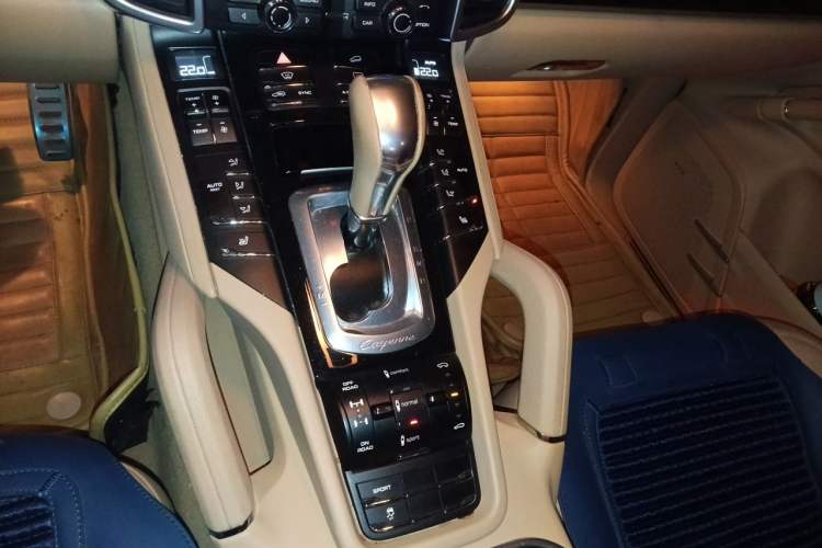 Used Porsche Cayenne 2014 Cayenne Platinum Edition 3.0T Gear Lever