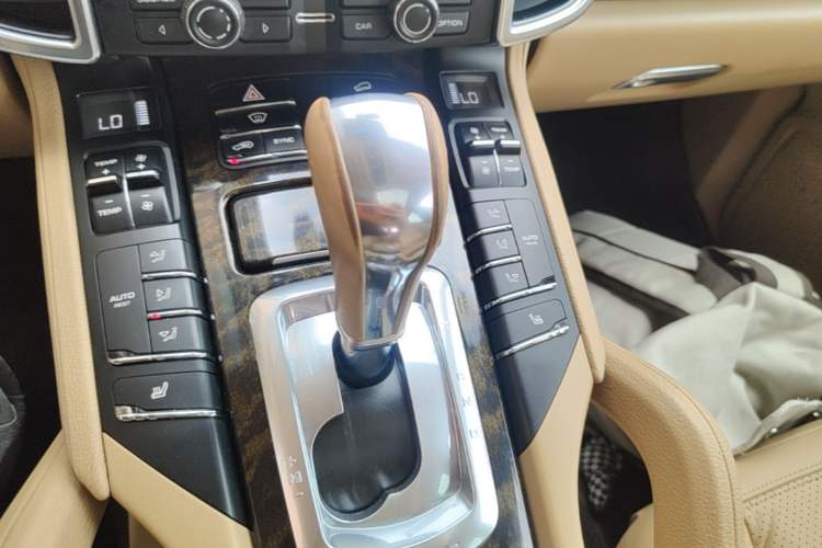 Used Porsche Cayenne 2014 Cayenne Platinum Edition 3.0T Gear Lever