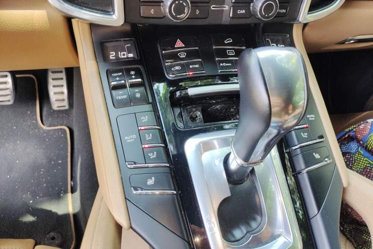 Used Porsche Cayenne 2014 Cayenne Platinum Edition 3.0T Gear Lever