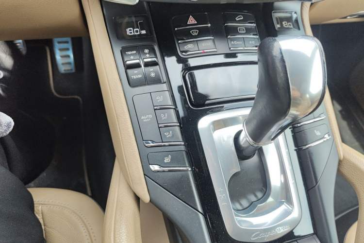 Used Porsche Cayenne 2014 Cayenne Platinum Edition 3.0T Gear Lever