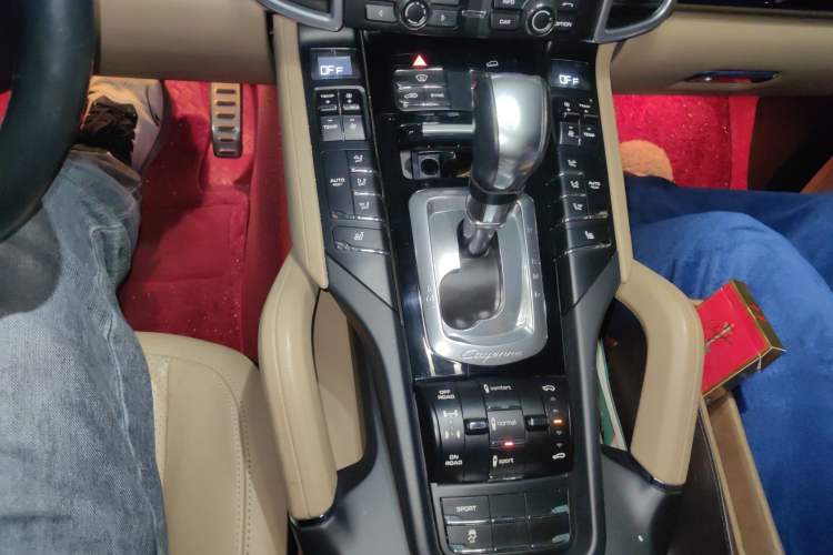Used Porsche Cayenne 2014 Cayenne Platinum Edition 3.0T Gear Lever