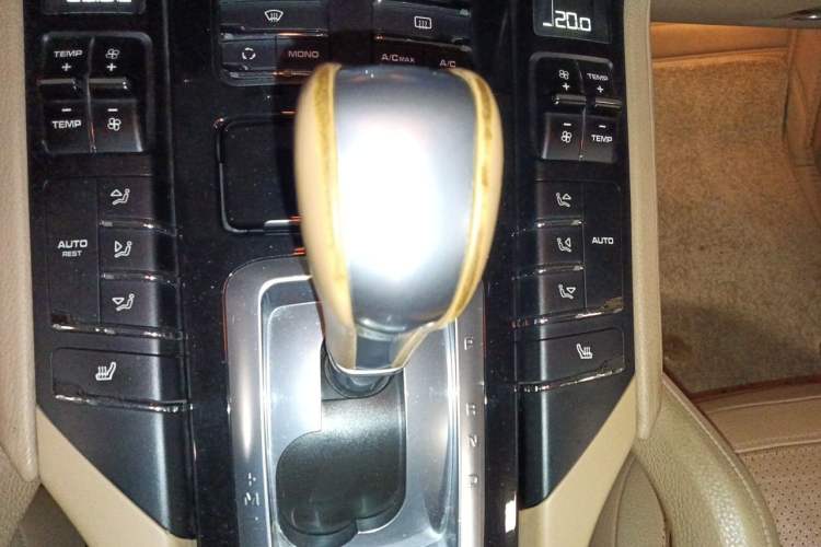 Used Porsche Cayenne 2014 Cayenne Platinum Edition 3.0T Gear Lever