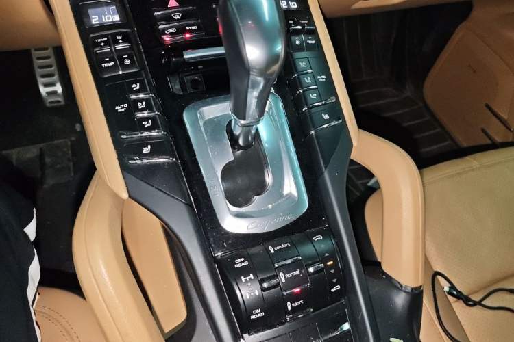 Used Porsche Cayenne 2014 Cayenne Platinum Edition 3.0T Gear Lever