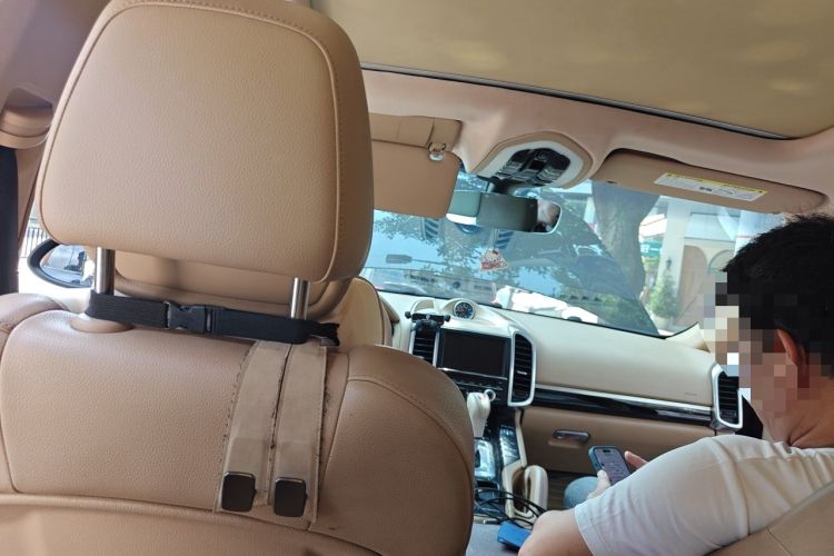 Used Porsche Cayenne  Headliner