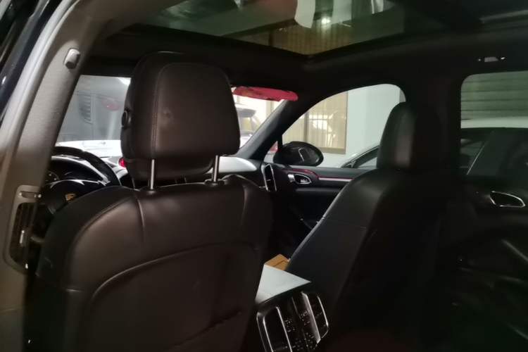 Used Porsche Cayenne  Headliner