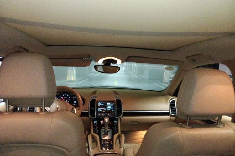 Used Porsche Cayenne 2014 Cayenne Platinum Edition 3.0T Headliner