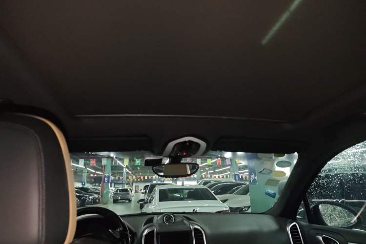 Used Porsche Cayenne 2014 Cayenne Platinum Edition 3.0T Headliner