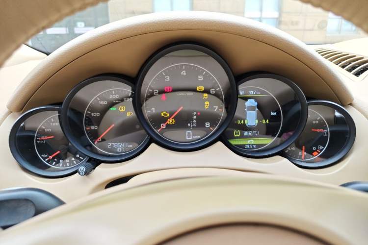 Used Porsche Cayenne 2014 Cayenne Platinum Edition 3.0T Instrument Cluster
