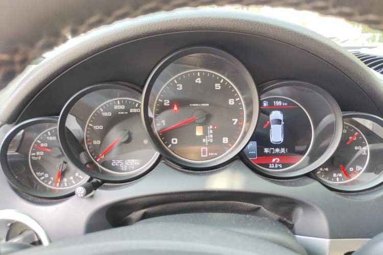 Used Porsche Cayenne 2014 Cayenne Platinum Edition 3.0T Instrument Cluster