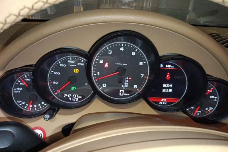 Used Porsche Cayenne 2014 Cayenne Platinum Edition 3.0T Instrument Cluster