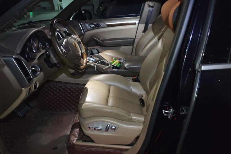 Used Porsche Cayenne 2014 Cayenne Platinum Edition 3.0T Left Front Seat