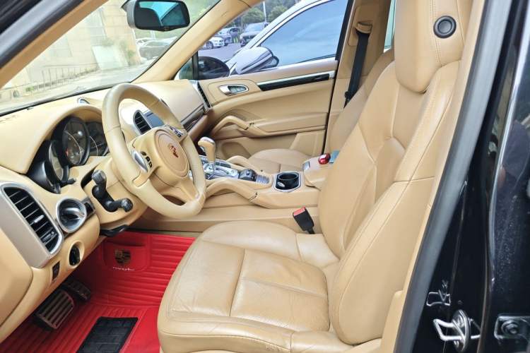 Used Porsche Cayenne 2014 Cayenne Platinum Edition 3.0T Left Front Seat