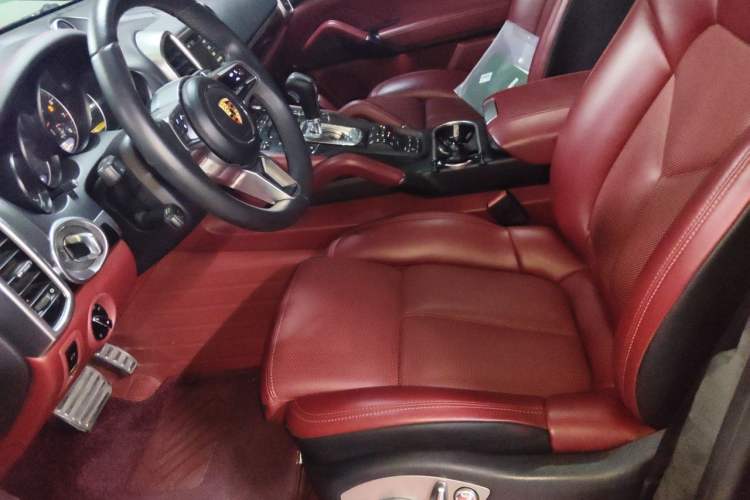 Used Porsche Cayenne 2014 Cayenne Platinum Edition 3.0T Left Front Seat