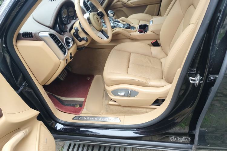 Used Porsche Cayenne 2014 Cayenne Platinum Edition 3.0T Left Front Seat