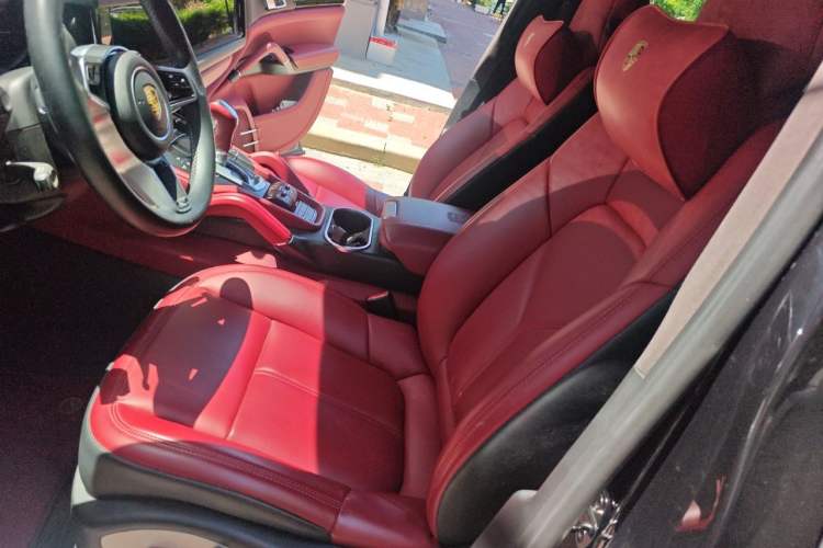 Used Porsche Cayenne 2014 Cayenne Platinum Edition 3.0T Left Front Seat