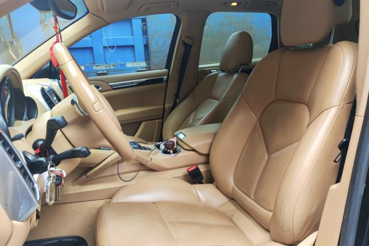 Used Porsche Cayenne 2014 Cayenne Platinum Edition 3.0T Left Front Seat