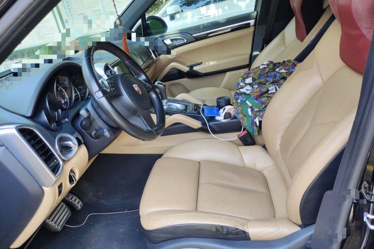 Used Porsche Cayenne 2014 Cayenne Platinum Edition 3.0T Left Front Seat
