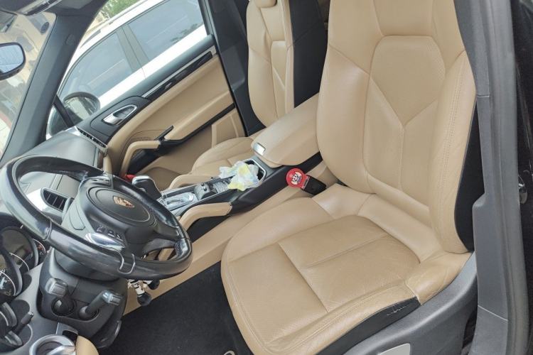 Used Porsche Cayenne 2014 Cayenne Platinum Edition 3.0T Left Front Seat
