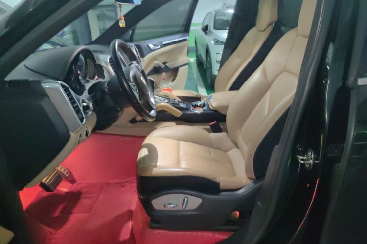 Used Porsche Cayenne 2014 Cayenne Platinum Edition 3.0T Left Front Seat