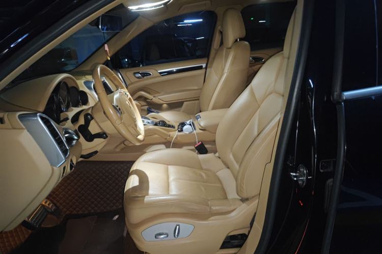 Used Porsche Cayenne 2014 Cayenne Platinum Edition 3.0T Left Front Seat
