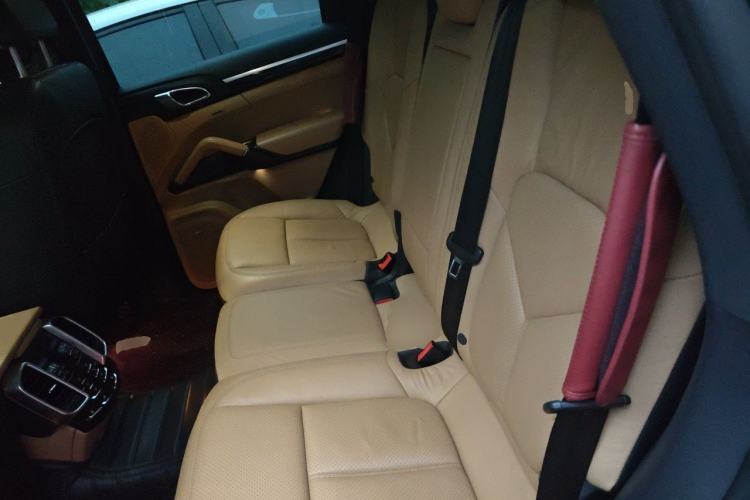 Used Porsche Cayenne 2014 Cayenne Platinum Edition 3.0T Left Rear Seat