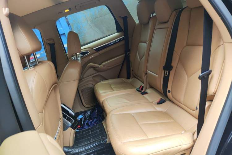 Used Porsche Cayenne 2014 Cayenne Platinum Edition 3.0T Left Rear Seat