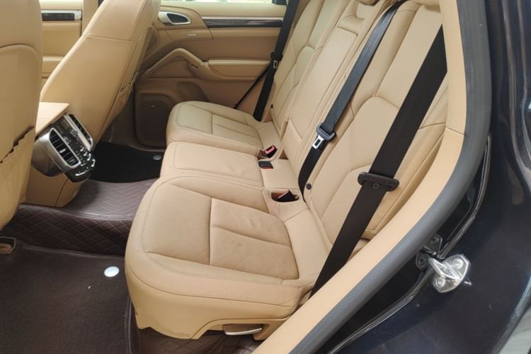 Used Porsche Cayenne 2014 Cayenne Platinum Edition 3.0T Left Rear Seat