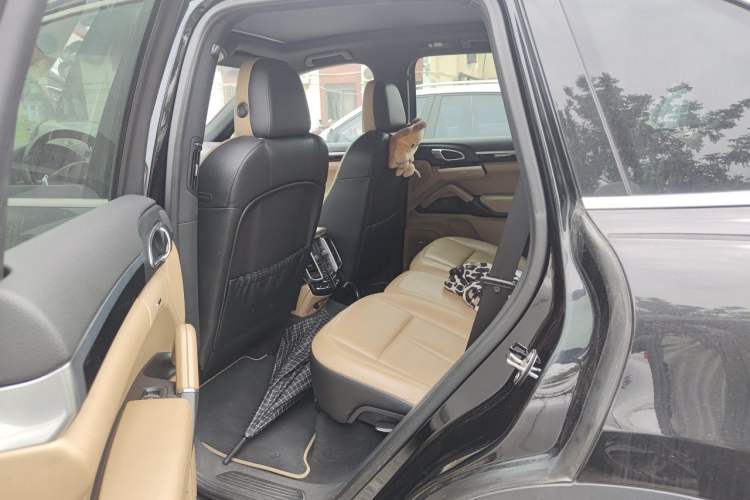 Used Porsche Cayenne 2014 Cayenne Platinum Edition 3.0T Left Rear Seat