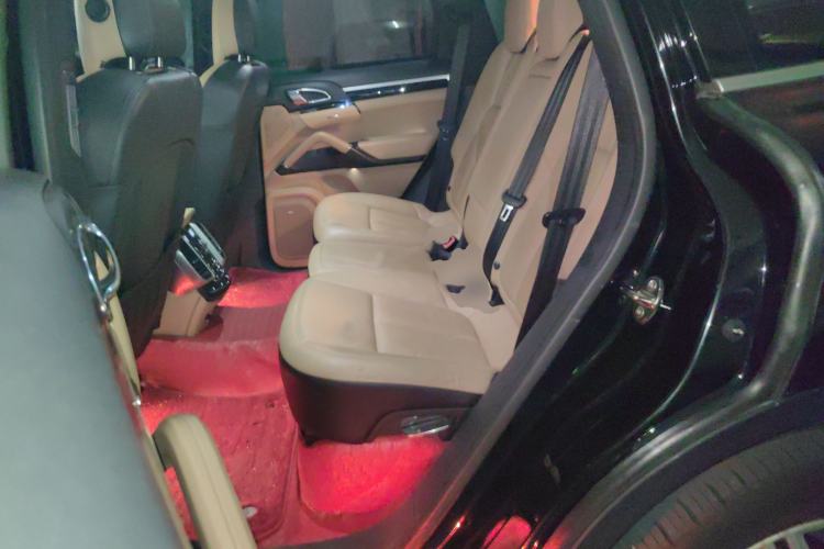 Used Porsche Cayenne 2014 Cayenne Platinum Edition 3.0T Left Rear Seat
