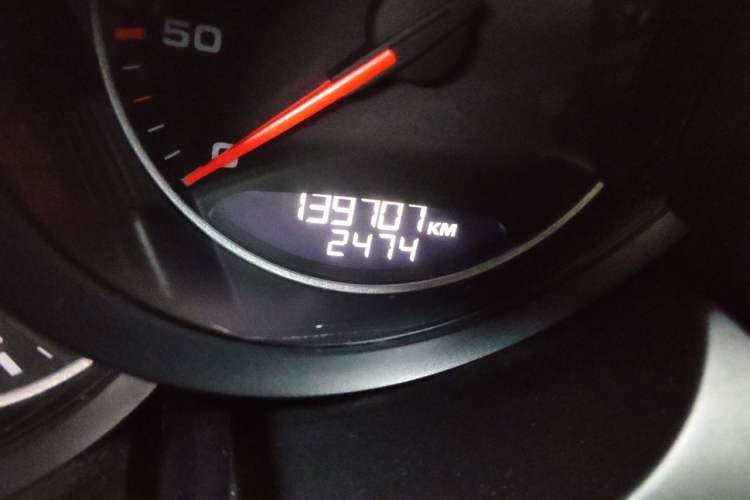 Used Porsche Cayenne 2014 Cayenne Platinum Edition 3.0T Odometer Close Up