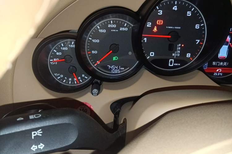 Used Porsche Cayenne 2014 Cayenne Platinum Edition 3.0T Odometer Close Up
