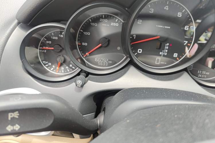 Used Porsche Cayenne 2014 Cayenne Platinum Edition 3.0T Odometer Close Up