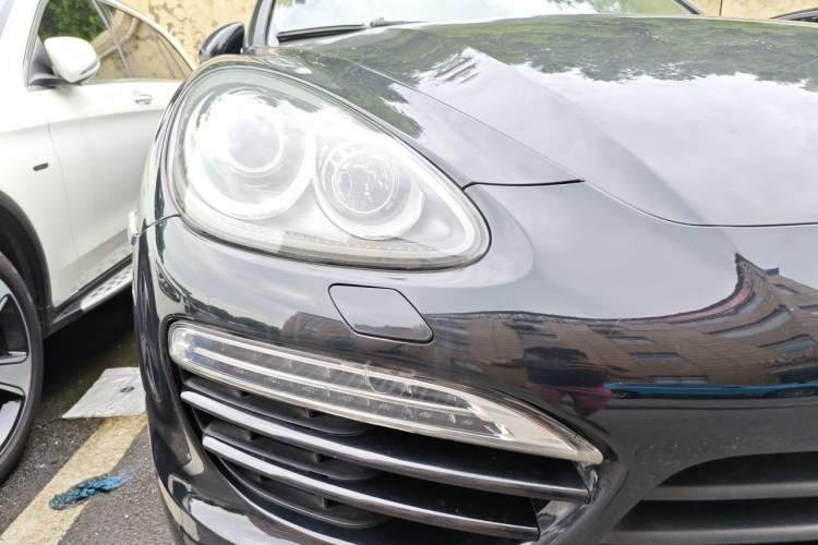 Used Porsche Cayenne 2014 Cayenne Platinum Edition 3.0T Right Front Headlight