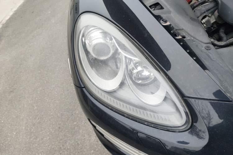 Used Porsche Cayenne 2014 Cayenne Platinum Edition 3.0T Right Front Headlight