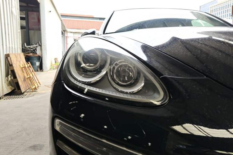 Used Porsche Cayenne 2014 Cayenne Platinum Edition 3.0T Right Front Headlight