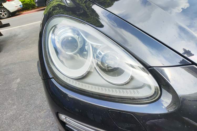 Used Porsche Cayenne 2014 Cayenne Platinum Edition 3.0T Right Front Headlight