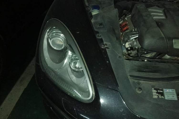 Used Porsche Cayenne 2014 Cayenne Platinum Edition 3.0T Right Front Headlight