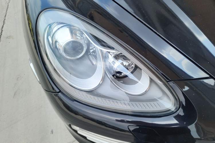 Used Porsche Cayenne 2014 Cayenne Platinum Edition 3.0T Right Front Headlight