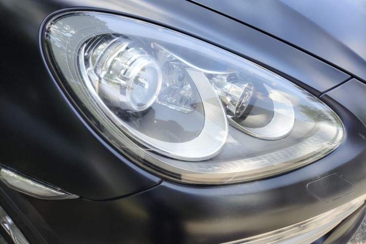 Used Porsche Cayenne 2014 Cayenne Platinum Edition 3.0T Right Front Headlight