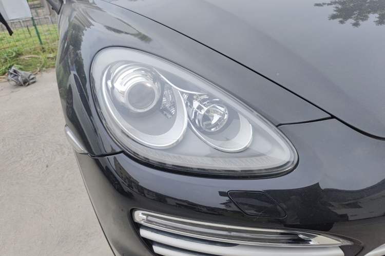 Used Porsche Cayenne 2014 Cayenne Platinum Edition 3.0T Right Front Headlight