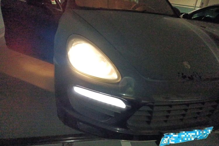 Used Porsche Cayenne 2014 Cayenne Platinum Edition 3.0T Right Front Headlight