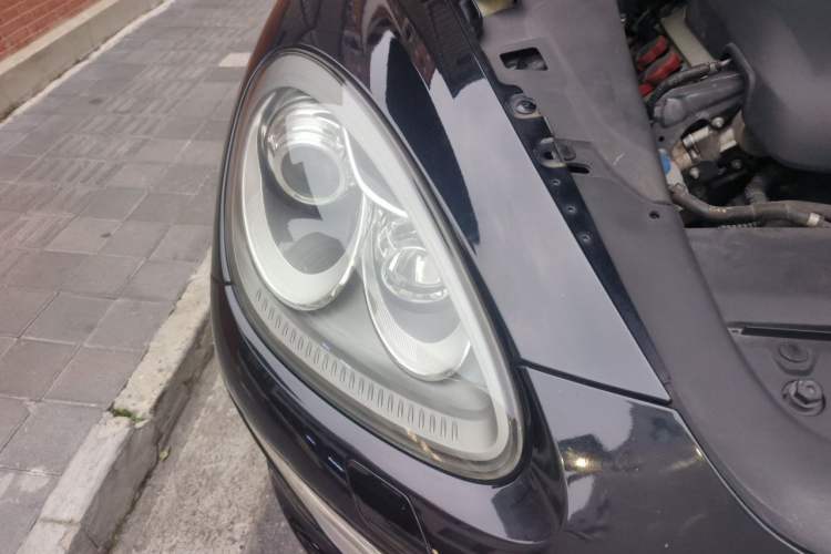 Used Porsche Cayenne 2014 Cayenne Platinum Edition 3.0T Right Front Headlight