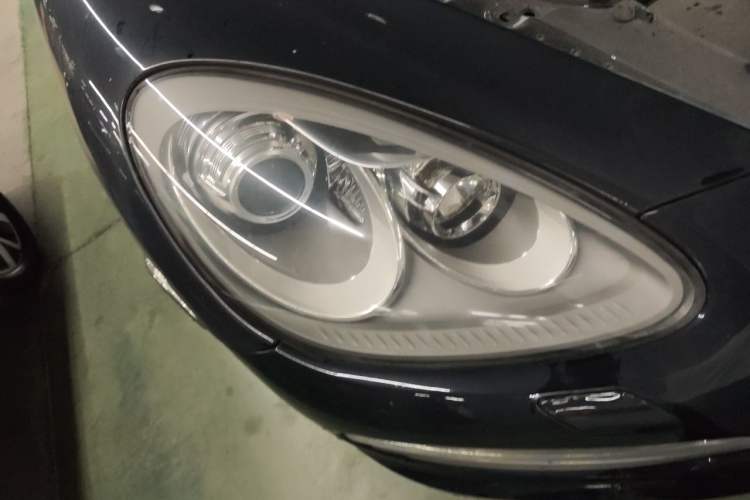 Used Porsche Cayenne 2014 Cayenne Platinum Edition 3.0T Right Front Headlight