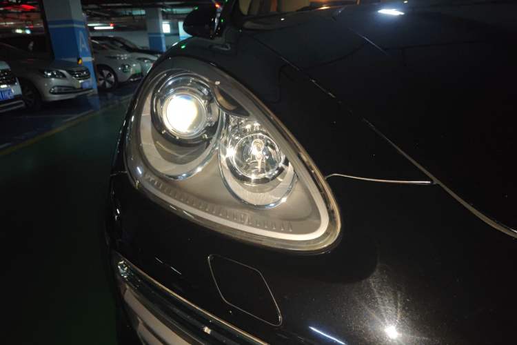 Used Porsche Cayenne 2014 Cayenne Platinum Edition 3.0T Right Front Headlight