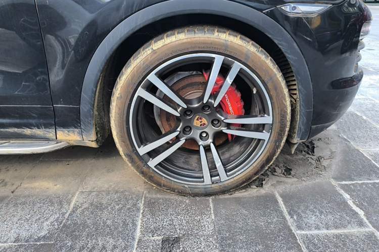 Used Porsche Cayenne 2014 Cayenne Platinum Edition 3.0T Right Front Wheel Hub