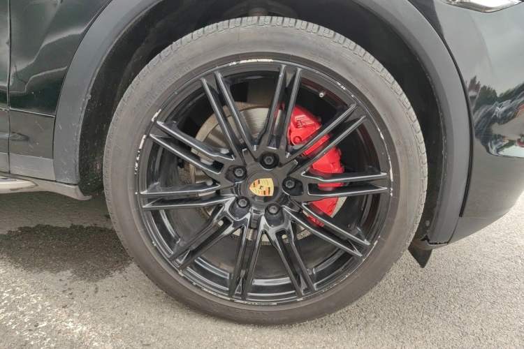 Used Porsche Cayenne  Right Front Wheel Hub
